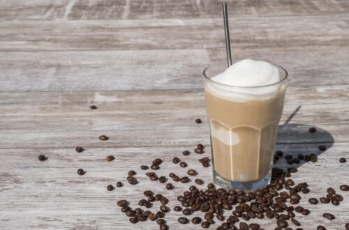 Letní osvěžení: domácí recepty na frappe, cold brew i affogato