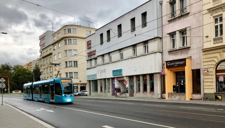 Archivní fotografie tramvaje Stadler Tango NF2 v Ostravě