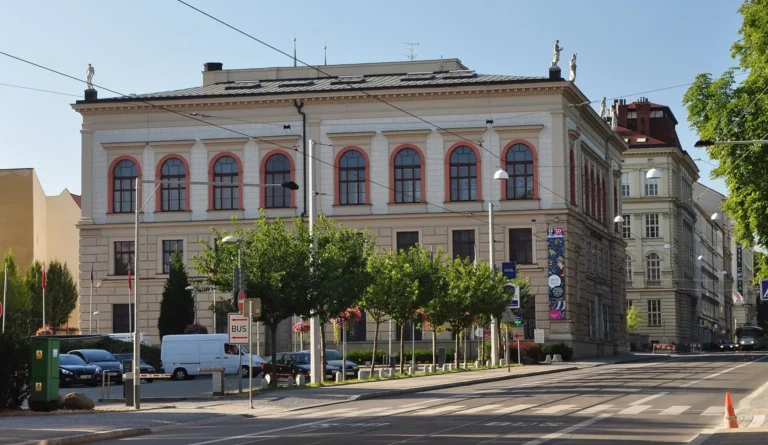 Uměleckoprůmyslové muzeum Moravské galerie v Husově ulici v Brně