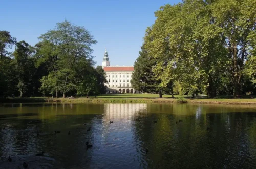 Arcibiskupský zámek v Kroměříži a Podzámecká zahrada na skutečné archivní fotografii