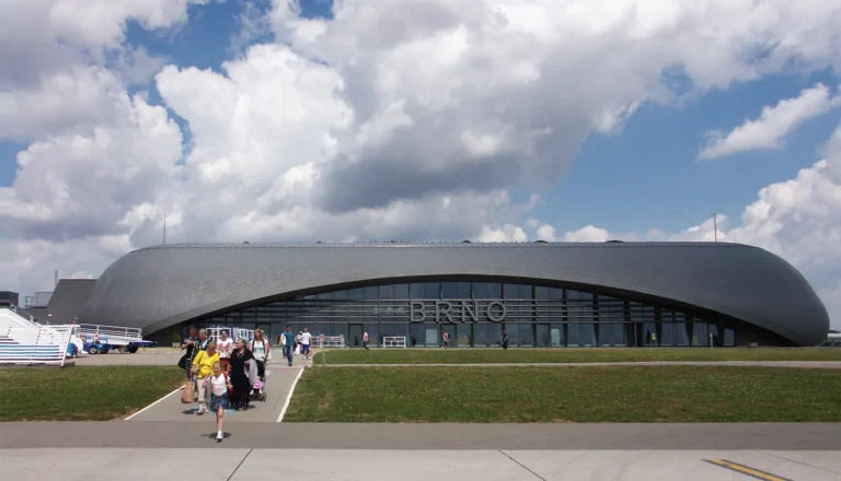 Archivní fotografie odletového terminálu letiště Brno-Tuřany