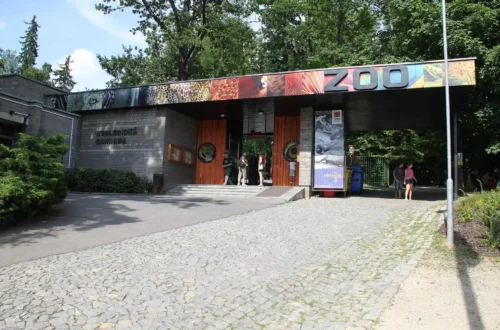 Archivní fotografie návštěvnického vstupu do Zoo Liberec