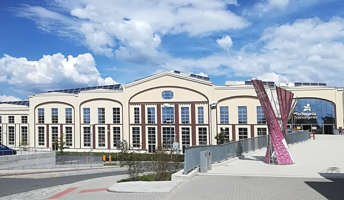 Skutečná fotografie budovy Techmania Science Center v Plzni