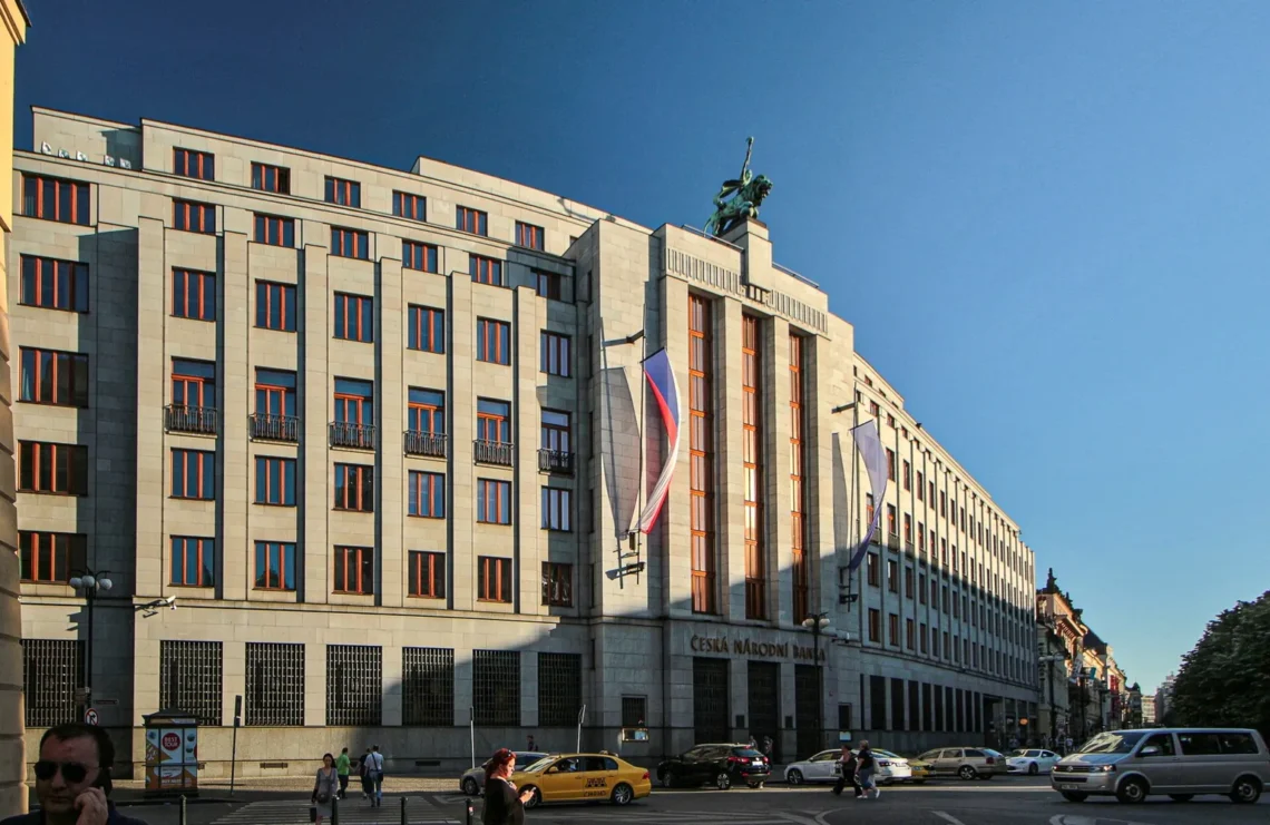 Skutečná fotografie budovy České národní banky v Praze; ilustrační snímek k bankovnictví