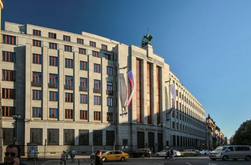 Skutečná fotografie budovy České národní banky v Praze; ilustrační snímek k bankovnictví