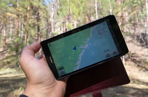 Ilustrační fotografie navigace v telefonu na ostrově Olchon; nejde o snímek rozhraní Mapy.com