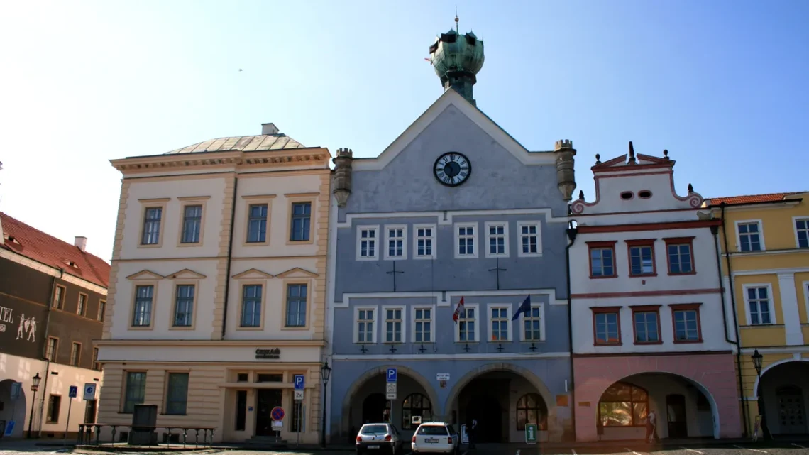 Dům U Kalicha na Mírovém náměstí v Litoměřicích s vyhlídkovou věží ve tvaru kalicha