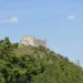 Zřícenina Dívčí hrady na severním výběžku Děvína nad Pavlovem, pohled od jihu