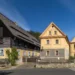 Roubený statek a zděné klasicistní domy na návsi v Zubrnicích, Muzeum v přírodě Zubrnice