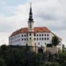 Zámek Děčín s hodinovou věží na skalním ostrohu nad Labem