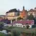 Hrad a zámek Jindřichův Hradec s Adamovým stavením a hudebním pavilonem Rondel nad řekou Nežárkou